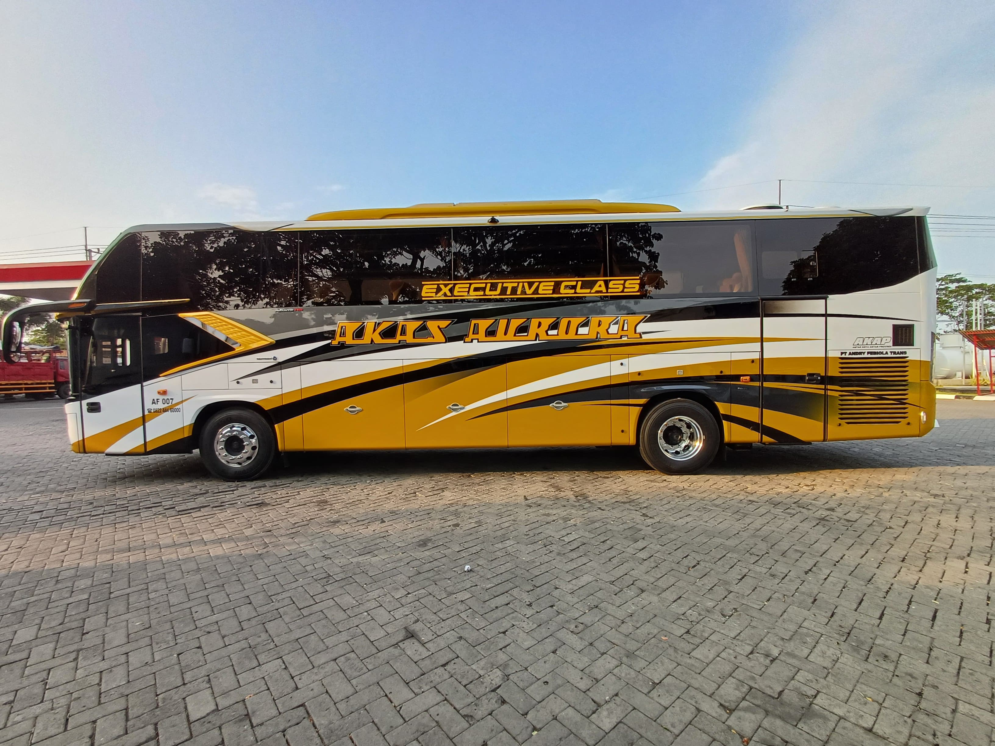 AF 007 /  ANDROMEDA-MERCEDES BENZ-OH 1626 L 4X2 M