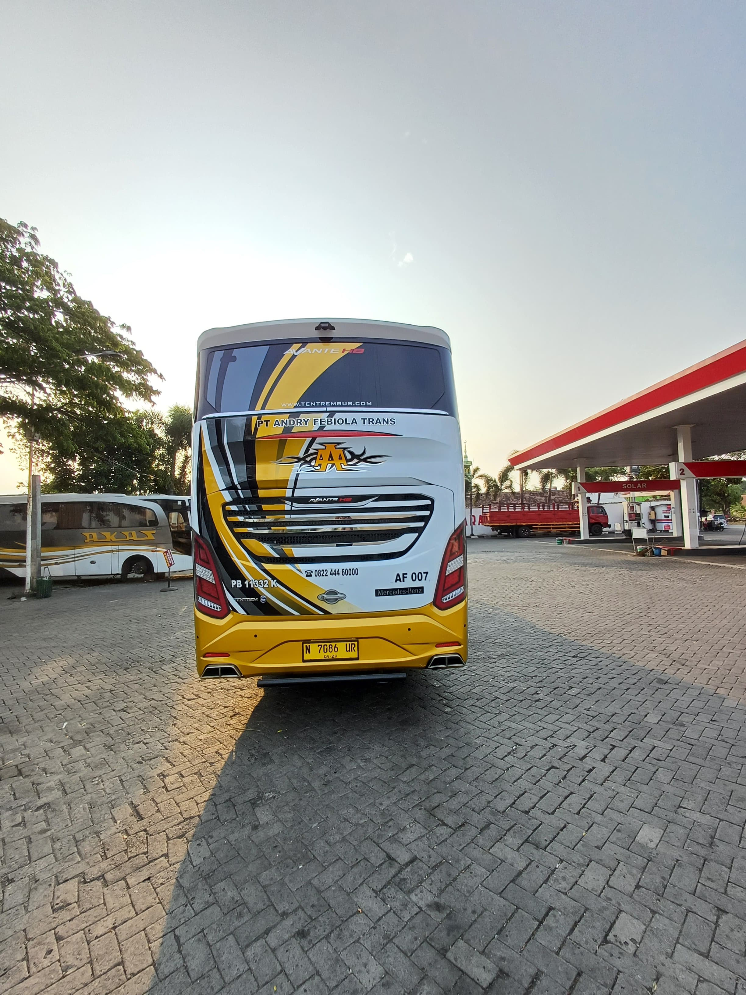 AF 007 /  ANDROMEDA-MERCEDES BENZ-OH 1626 L 4X2 M